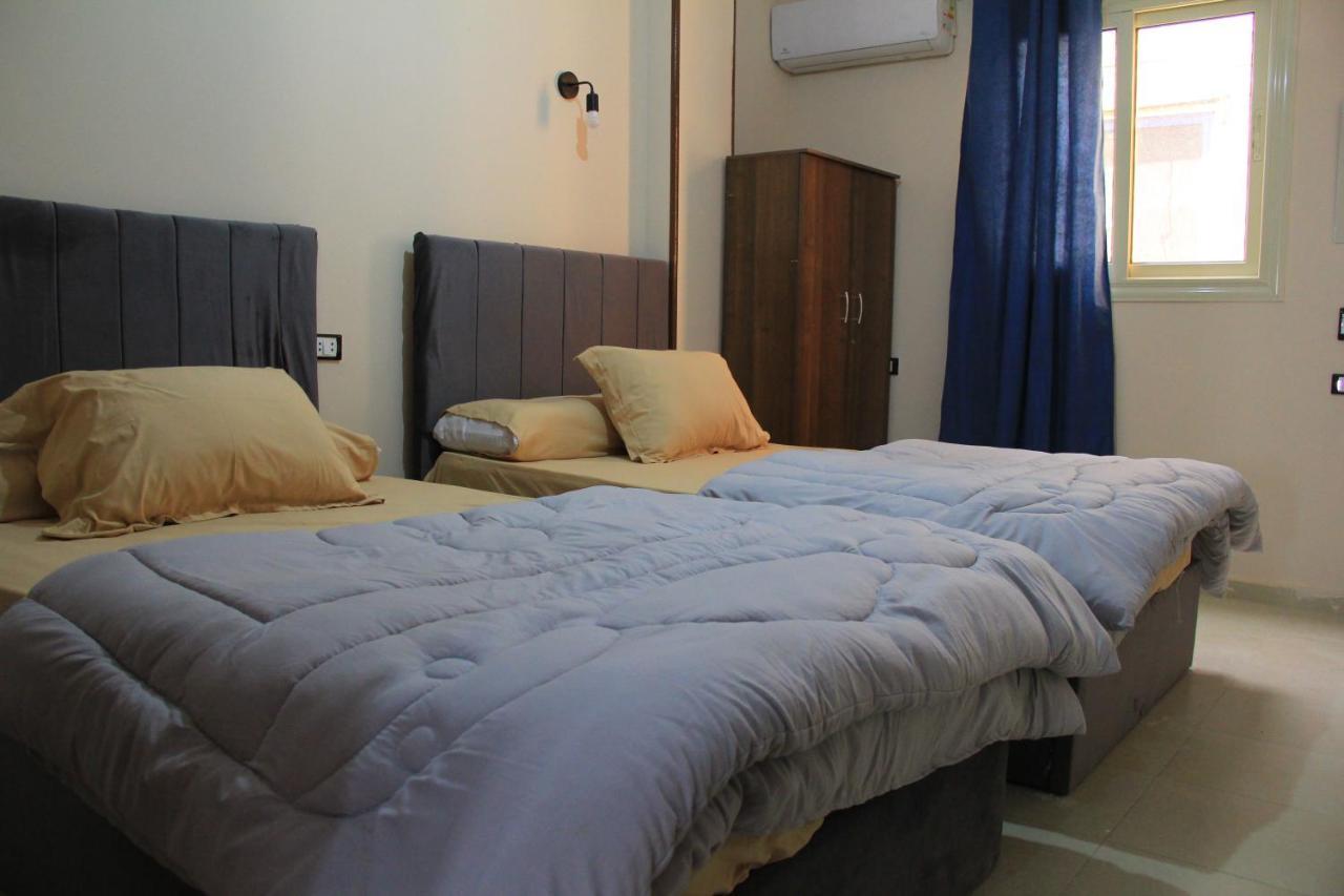 Pyramids Road Guest House Cozy Rooms And Rooftop Breakfast With The Pyramids View Nazlet el-Sisi Luaran gambar