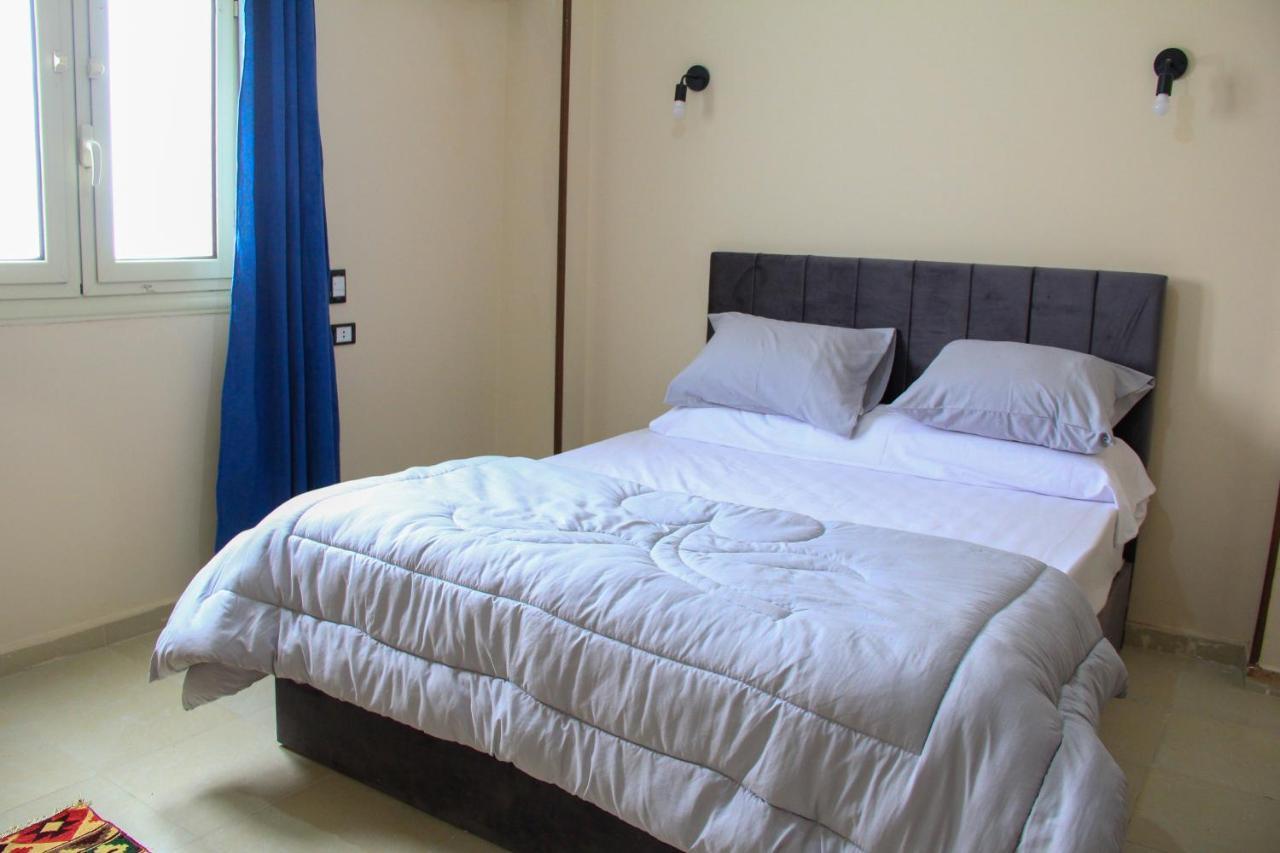 Pyramids Road Guest House Cozy Rooms And Rooftop Breakfast With The Pyramids View Nazlet el-Sisi Luaran gambar