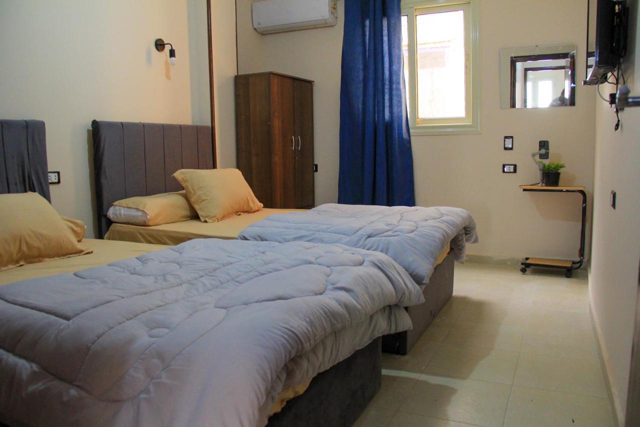 Pyramids Road Guest House Cozy Rooms And Rooftop Breakfast With The Pyramids View Nazlet el-Sisi Luaran gambar