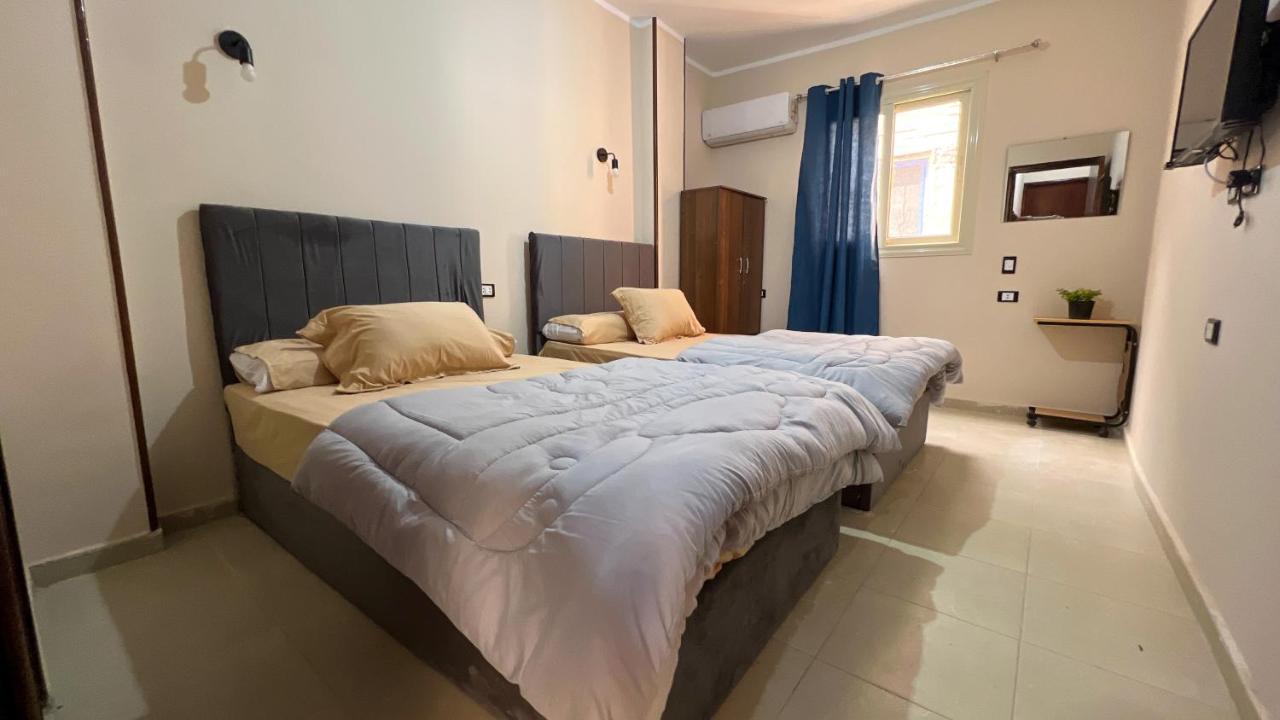 Pyramids Road Guest House Cozy Rooms And Rooftop Breakfast With The Pyramids View Nazlet el-Sisi Luaran gambar