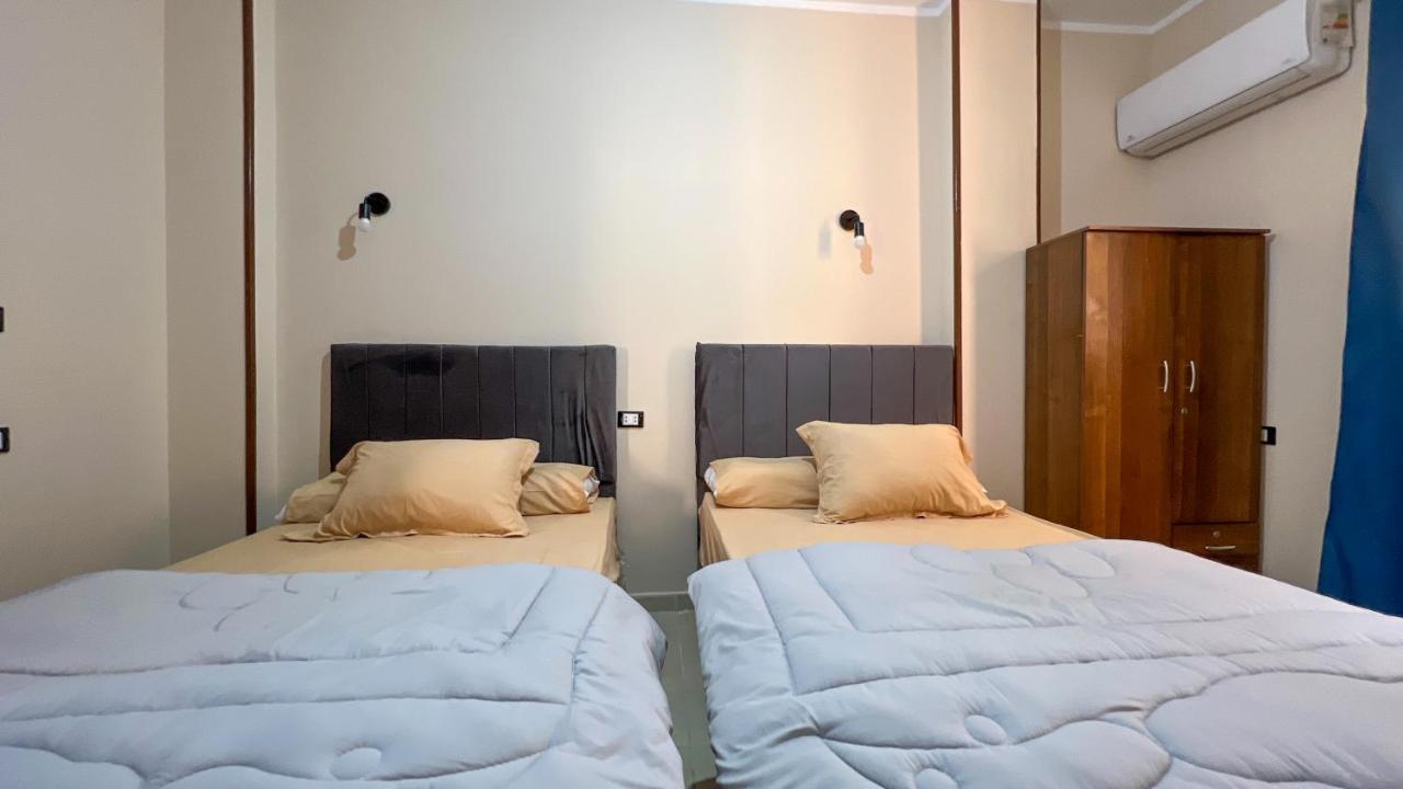 Pyramids Road Guest House Cozy Rooms And Rooftop Breakfast With The Pyramids View Nazlet el-Sisi Luaran gambar