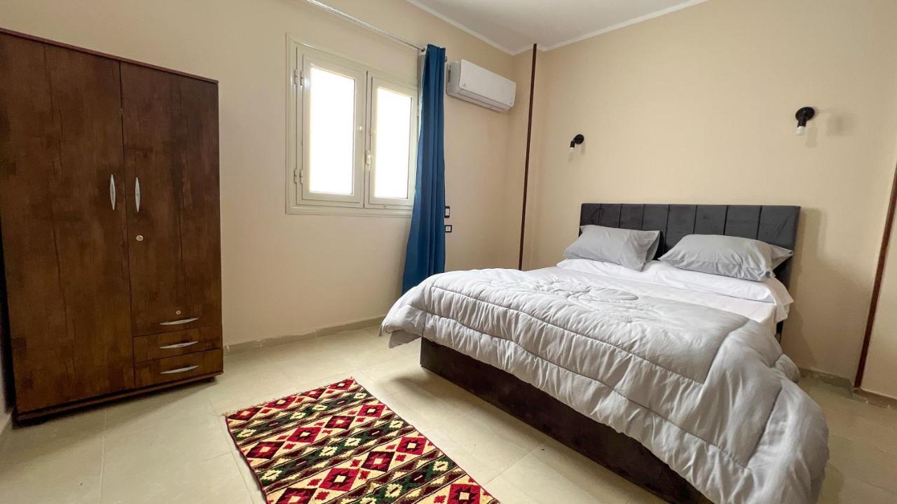Pyramids Road Guest House Cozy Rooms And Rooftop Breakfast With The Pyramids View Nazlet el-Sisi Luaran gambar