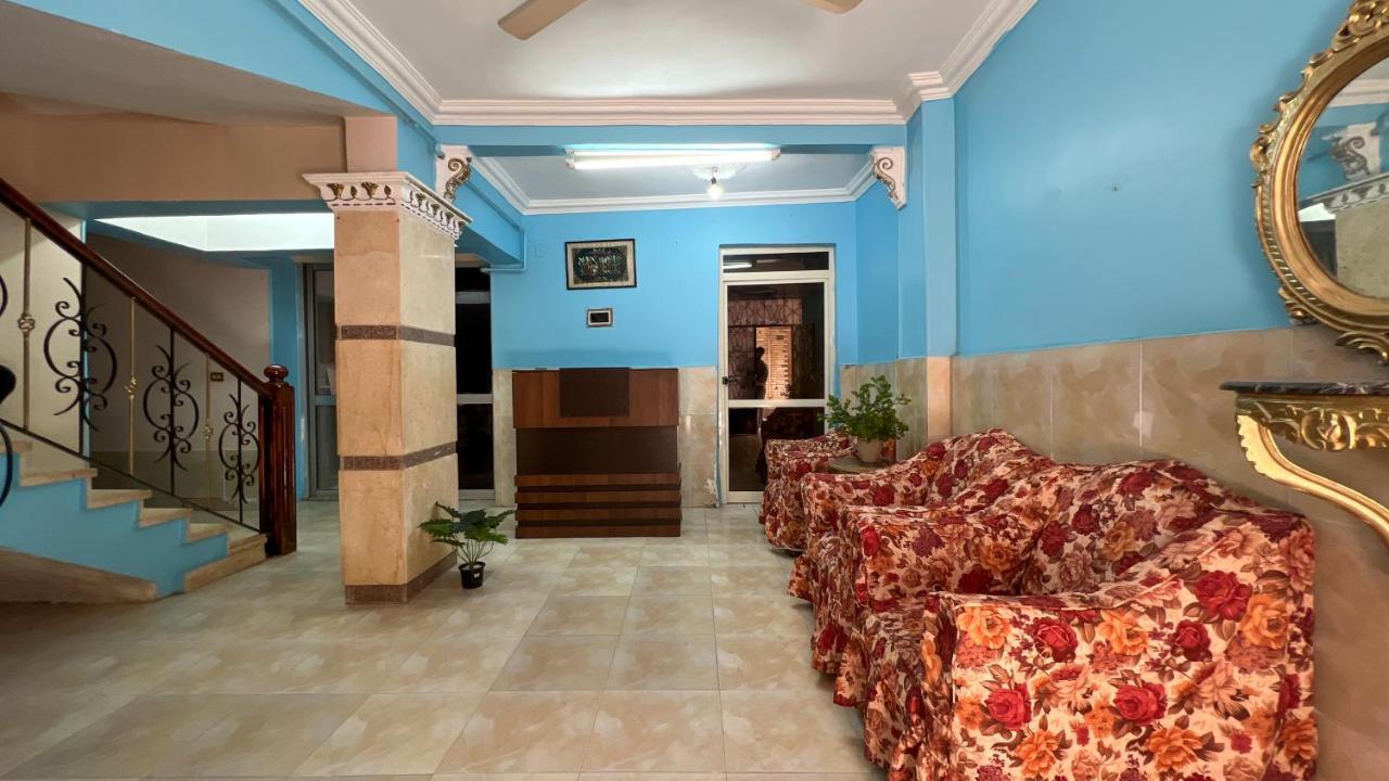 Pyramids Road Guest House Cozy Rooms And Rooftop Breakfast With The Pyramids View Nazlet el-Sisi Luaran gambar
