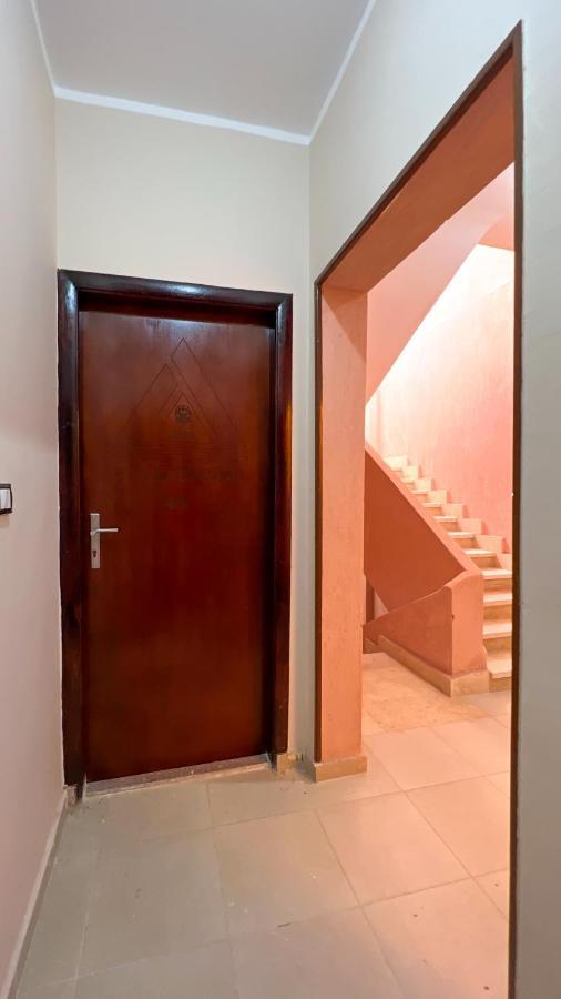 Pyramids Road Guest House Cozy Rooms And Rooftop Breakfast With The Pyramids View Nazlet el-Sisi Luaran gambar
