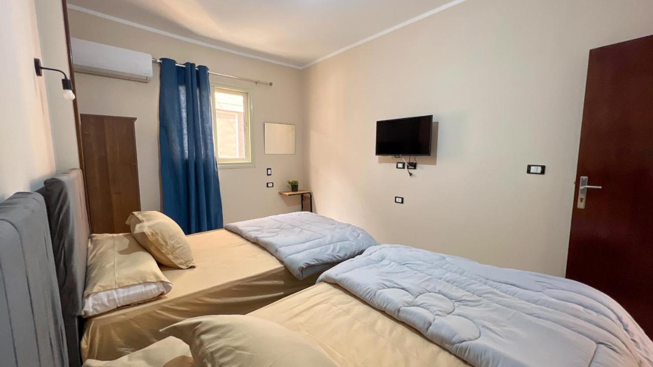 Pyramids Road Guest House Cozy Rooms And Rooftop Breakfast With The Pyramids View Nazlet el-Sisi Luaran gambar