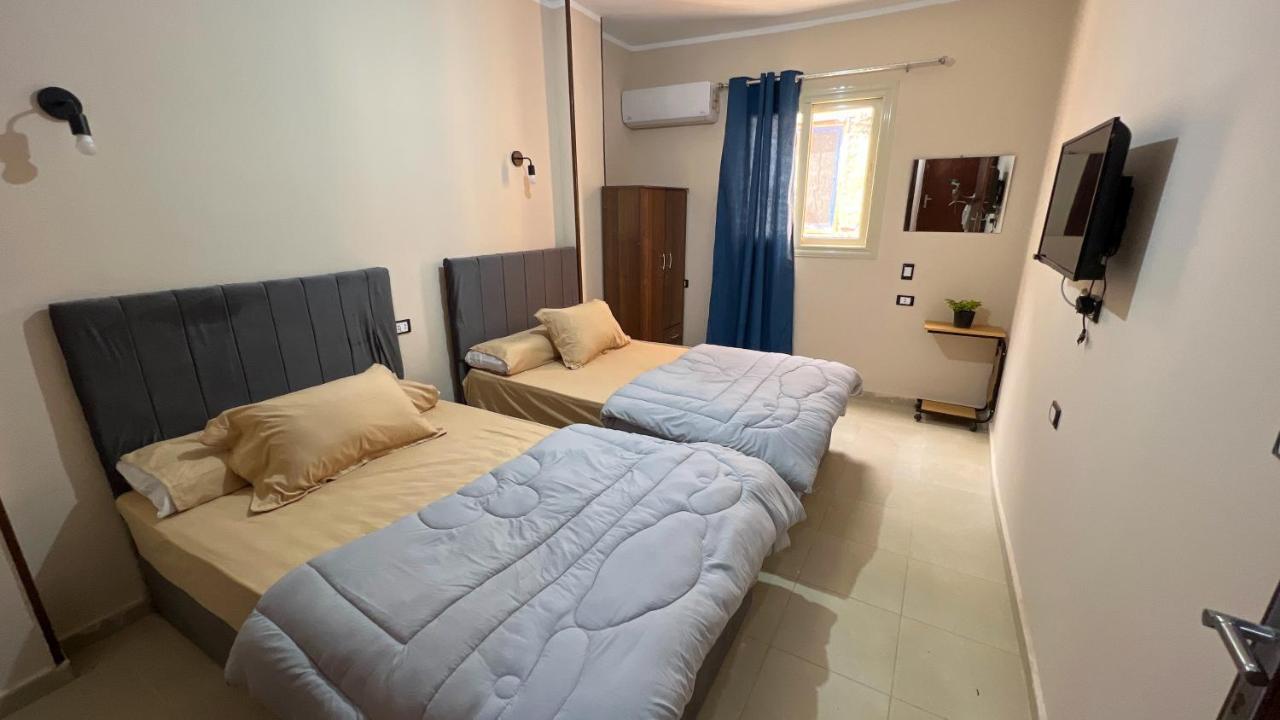 Pyramids Road Guest House Cozy Rooms And Rooftop Breakfast With The Pyramids View Nazlet el-Sisi Luaran gambar