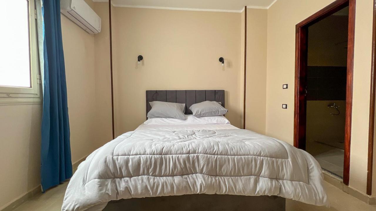 Pyramids Road Guest House Cozy Rooms And Rooftop Breakfast With The Pyramids View Nazlet el-Sisi Luaran gambar