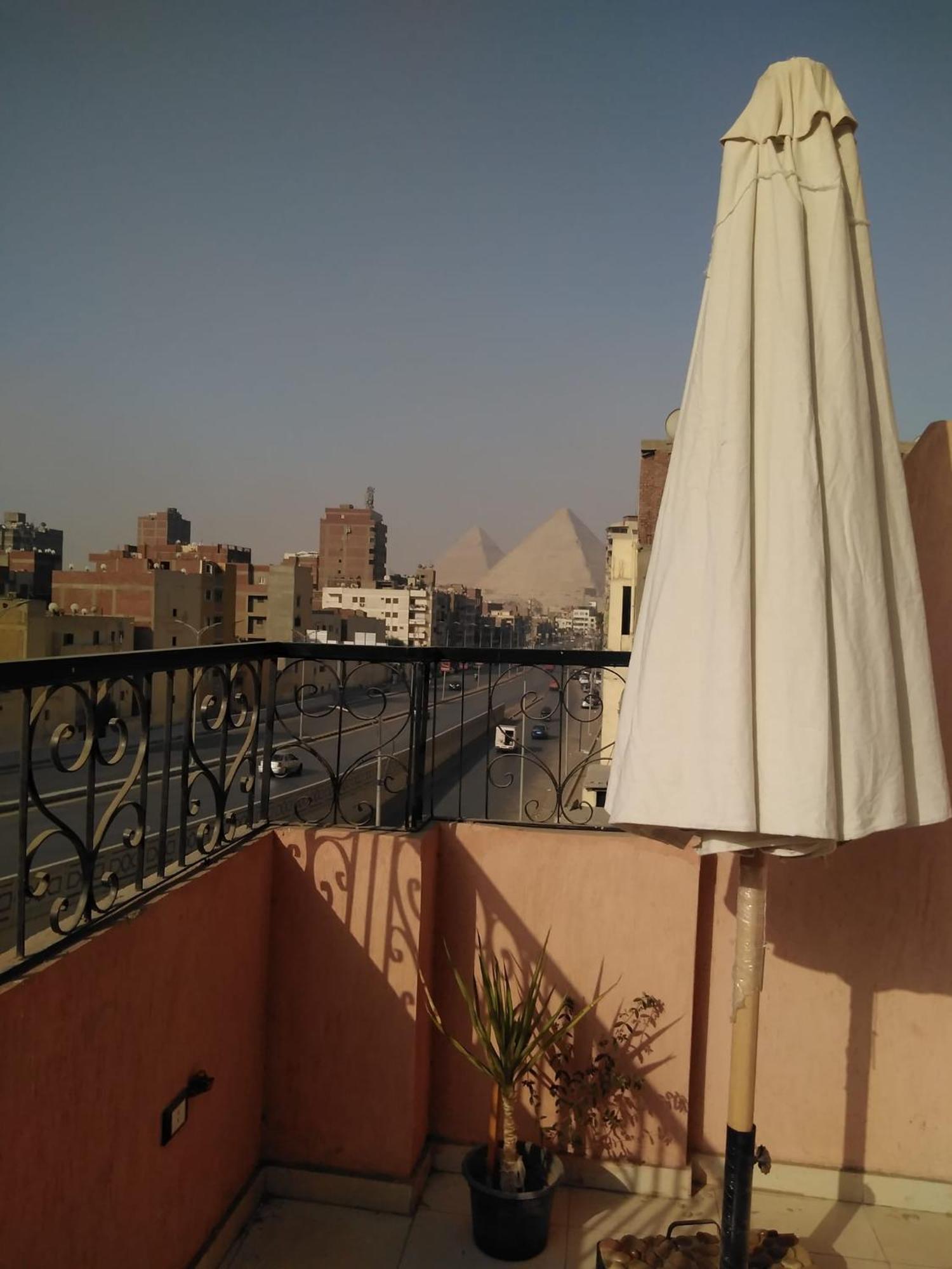 Pyramids Road Guest House Cozy Rooms And Rooftop Breakfast With The Pyramids View Nazlet el-Sisi Luaran gambar