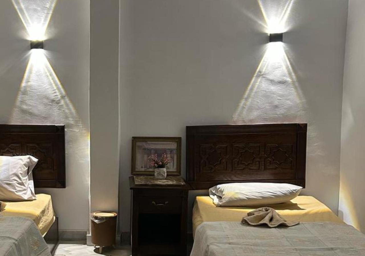 Pyramids Road Guest House Cozy Rooms And Rooftop Breakfast With The Pyramids View Nazlet el-Sisi Luaran gambar
